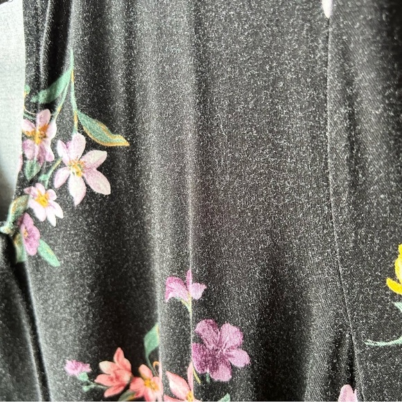 Torrid crop top super soft floral black - Picture 4 of 8